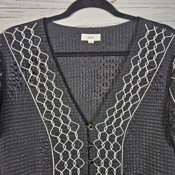 Rahi Marina black and white puff sleeve top - Picture 6 of 13